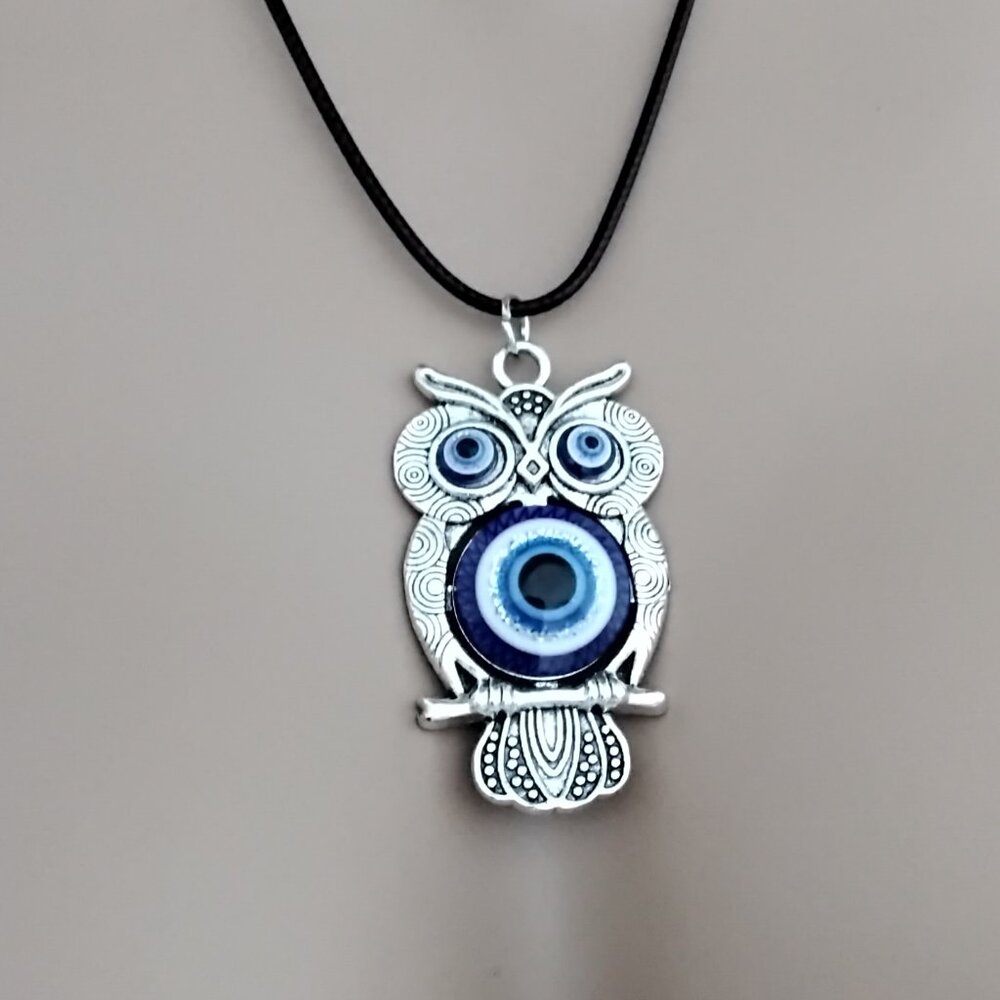 Stunning Owl Pendant Necklace Silver Tone Leather Cord Evil Eyes Beautiful